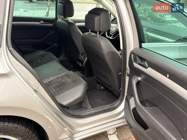 Серый Фольксваген Пассат, объемом двигателя 1.4 л и пробегом 210 тыс. км за 18900 $, фото 26 на Automoto.ua