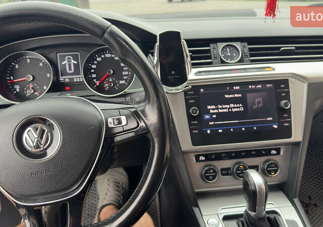 Серый Фольксваген Пассат, объемом двигателя 1.97 л и пробегом 299 тыс. км за 16750 $, фото 3 на Automoto.ua