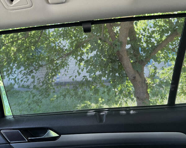 Серый Фольксваген Пассат, объемом двигателя 2 л и пробегом 280 тыс. км за 15999 $, фото 16 на Automoto.ua