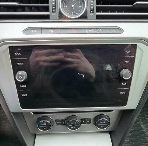 Серый Фольксваген Пассат, объемом двигателя 1.97 л и пробегом 265 тыс. км за 13500 $, фото 19 на Automoto.ua