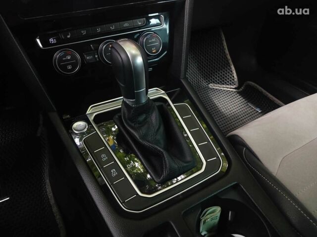 Сірий Фольксваген Пассат, об'ємом двигуна 2 л та пробігом 285 тис. км за 17990 $, фото 14 на Automoto.ua