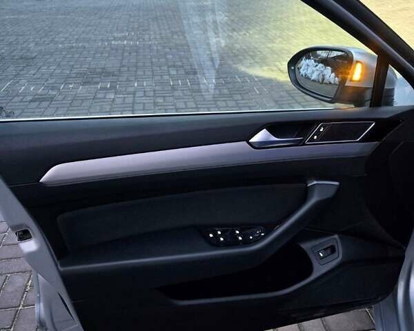 Серый Фольксваген Пассат, объемом двигателя 1.6 л и пробегом 249 тыс. км за 13499 $, фото 36 на Automoto.ua