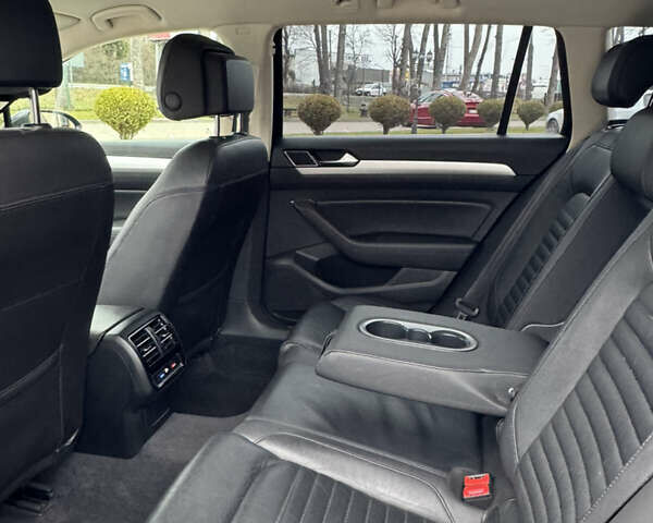 Сірий Фольксваген Пассат, об'ємом двигуна 2 л та пробігом 189 тис. км за 17300 $, фото 27 на Automoto.ua