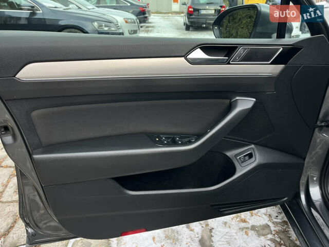 Сірий Фольксваген Пассат, об'ємом двигуна 1.6 л та пробігом 211 тис. км за 14900 $, фото 11 на Automoto.ua