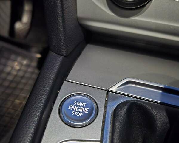 Серый Фольксваген Пассат, объемом двигателя 1.6 л и пробегом 249 тыс. км за 13499 $, фото 45 на Automoto.ua