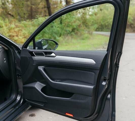 Сірий Фольксваген Пассат, об'ємом двигуна 1.97 л та пробігом 242 тис. км за 17500 $, фото 9 на Automoto.ua