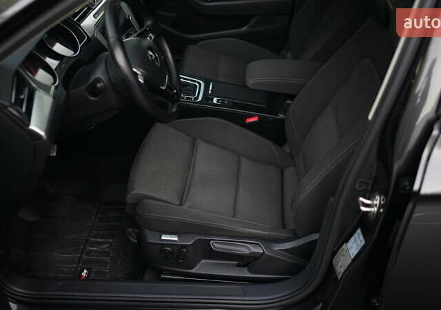 Серый Фольксваген Пассат, объемом двигателя 1.6 л и пробегом 270 тыс. км за 15300 $, фото 13 на Automoto.ua