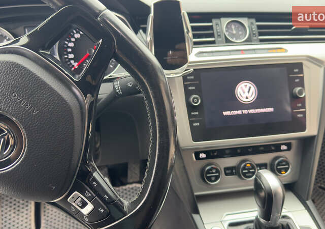 Серый Фольксваген Пассат, объемом двигателя 1.97 л и пробегом 299 тыс. км за 16750 $, фото 2 на Automoto.ua