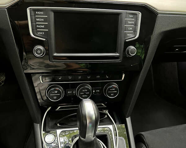 Серый Фольксваген Пассат, объемом двигателя 1.97 л и пробегом 270 тыс. км за 18000 $, фото 16 на Automoto.ua