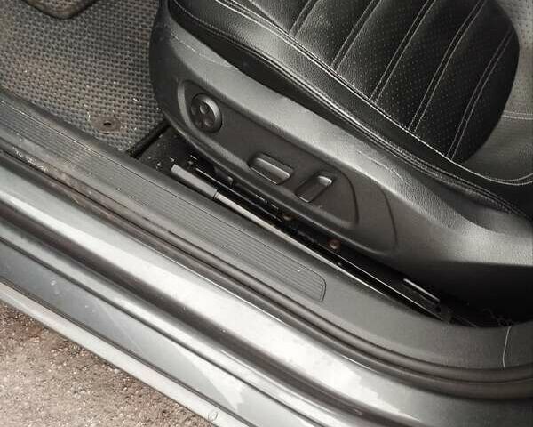 Серый Фольксваген Пассат, объемом двигателя 2 л и пробегом 300 тыс. км за 16600 $, фото 25 на Automoto.ua