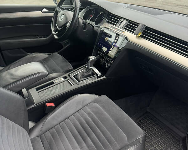 Серый Фольксваген Пассат, объемом двигателя 1.97 л и пробегом 210 тыс. км за 16000 $, фото 23 на Automoto.ua