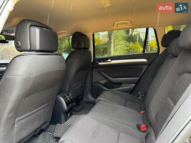 Фольксваген Пассат 2017 в Киеве на Automoto.ua Серый Фольксваген Пассат, объемом двигателя 2 л и пробегом 282 тыс. км за 13790 $, фото 21 на Automoto.ua