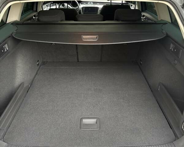 Сірий Фольксваген Пассат, об'ємом двигуна 1.97 л та пробігом 240 тис. км за 18400 $, фото 3 на Automoto.ua