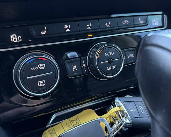 Серый Фольксваген Пассат, объемом двигателя 2 л и пробегом 257 тыс. км за 17999 $, фото 26 на Automoto.ua