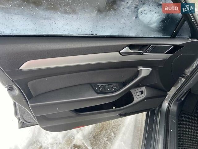 Серый Фольксваген Пассат, объемом двигателя 1.97 л и пробегом 240 тыс. км за 15999 $, фото 8 на Automoto.ua