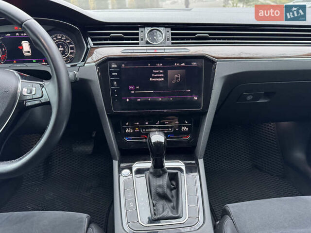 Серый Фольксваген Пассат, объемом двигателя 1.97 л и пробегом 230 тыс. км за 16650 $, фото 22 на Automoto.ua