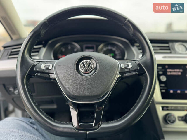 Серый Фольксваген Пассат, объемом двигателя 1.97 л и пробегом 207 тыс. км за 17300 $, фото 55 на Automoto.ua