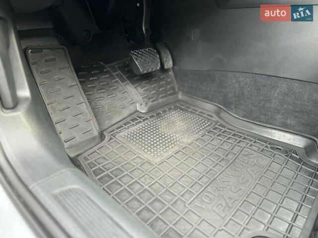 Серый Фольксваген Пассат, объемом двигателя 1.97 л и пробегом 207 тыс. км за 17300 $, фото 51 на Automoto.ua