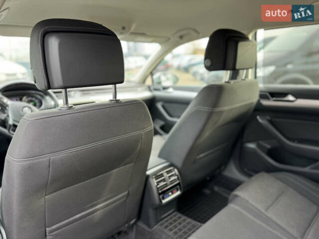 Серый Фольксваген Пассат, объемом двигателя 1.97 л и пробегом 207 тыс. км за 17300 $, фото 40 на Automoto.ua