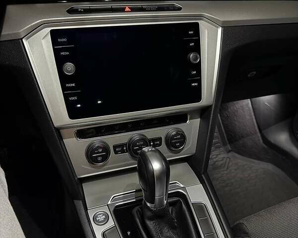 Серый Фольксваген Пассат, объемом двигателя 1.97 л и пробегом 206 тыс. км за 17500 $, фото 1 на Automoto.ua