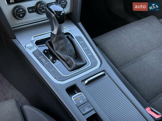 Сірий Фольксваген Пассат, об'ємом двигуна 1.97 л та пробігом 220 тис. км за 16800 $, фото 47 на Automoto.ua