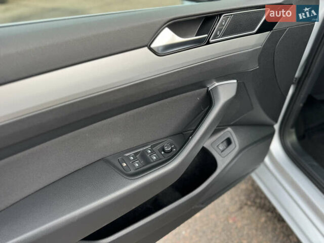 Серый Фольксваген Пассат, объемом двигателя 1.97 л и пробегом 207 тыс. км за 17300 $, фото 43 на Automoto.ua