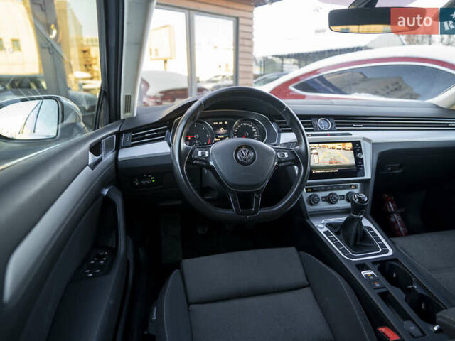 Сірий Фольксваген Пассат, об'ємом двигуна 1.6 л та пробігом 205 тис. км за 13600 $, фото 18 на Automoto.ua