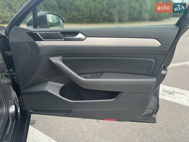 Сірий Фольксваген Пассат, об'ємом двигуна 1.97 л та пробігом 276 тис. км за 13999 $, фото 37 на Automoto.ua