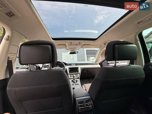 Фольксваген Пассат 2018 в Тернополе на Automoto.ua Серый Фольксваген Пассат, объемом двигателя 2 л и пробегом 195 тыс. км за 19900 $, фото 13 на Automoto.ua