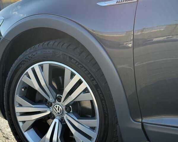 Фольксваген Пассат 2018 в Киеве на Automoto.ua Серый Фольксваген Пассат, объемом двигателя 1.97 л и пробегом 287 тыс. км за 19300 $, фото 2 на Automoto.ua