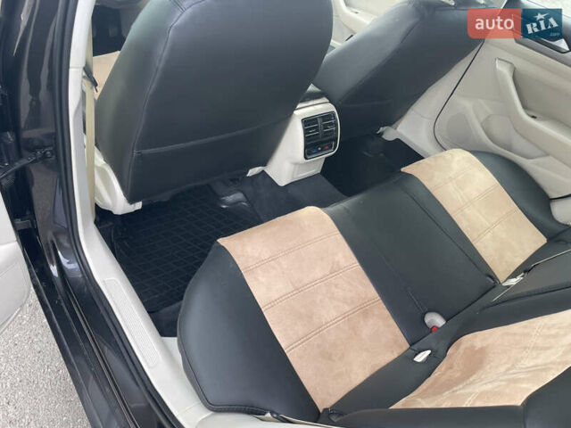 Сірий Фольксваген Пассат, об'ємом двигуна 2 л та пробігом 197 тис. км за 15999 $, фото 30 на Automoto.ua