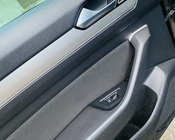 Серый Фольксваген Пассат, объемом двигателя 1.97 л и пробегом 277 тыс. км за 21000 $, фото 6 на Automoto.ua