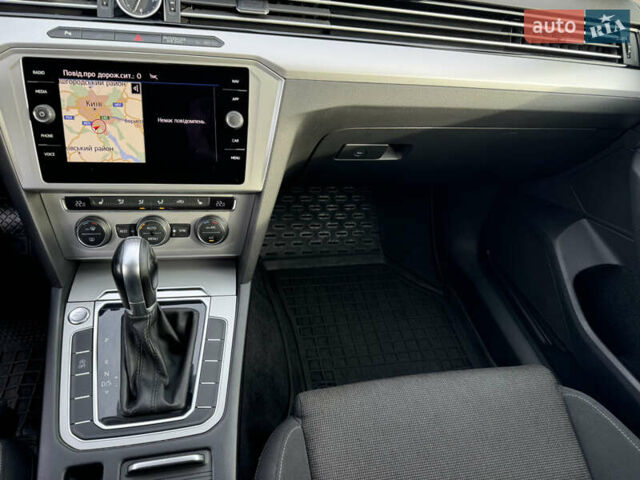 Серый Фольксваген Пассат, объемом двигателя 1.97 л и пробегом 207 тыс. км за 17300 $, фото 72 на Automoto.ua