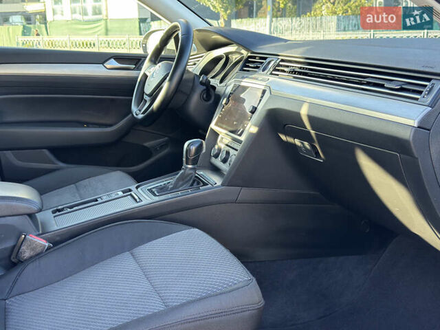 Серый Фольксваген Пассат, объемом двигателя 1.97 л и пробегом 176 тыс. км за 16800 $, фото 12 на Automoto.ua