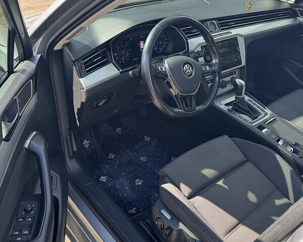 Сірий Фольксваген Пассат, об'ємом двигуна 1.97 л та пробігом 255 тис. км за 20000 $, фото 4 на Automoto.ua