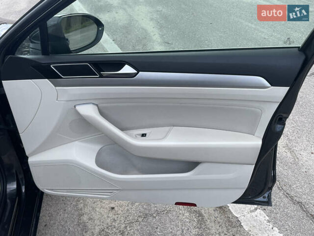 Сірий Фольксваген Пассат, об'ємом двигуна 2 л та пробігом 197 тис. км за 15999 $, фото 27 на Automoto.ua