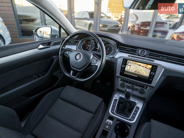 Сірий Фольксваген Пассат, об'ємом двигуна 1.6 л та пробігом 205 тис. км за 13600 $, фото 19 на Automoto.ua