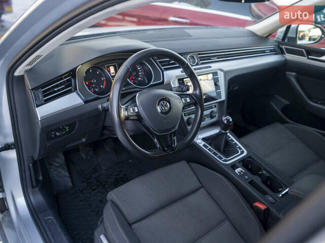 Сірий Фольксваген Пассат, об'ємом двигуна 1.6 л та пробігом 205 тис. км за 13600 $, фото 14 на Automoto.ua