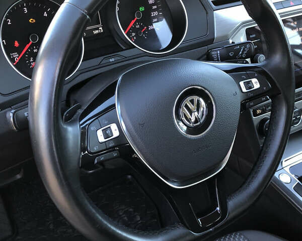 Серый Фольксваген Пассат, объемом двигателя 2 л и пробегом 160 тыс. км за 17600 $, фото 5 на Automoto.ua