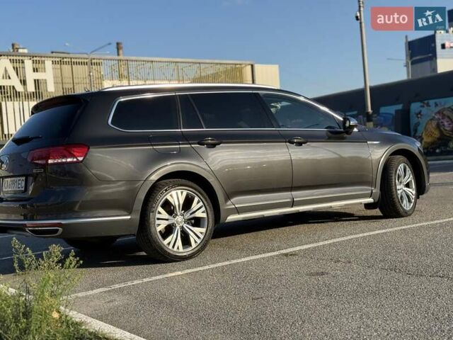 Фольксваген Пассат 2018 в Киеве на Automoto.ua Серый Фольксваген Пассат, объемом двигателя 1.97 л и пробегом 287 тыс. км за 19300 $, фото 7 на Automoto.ua
