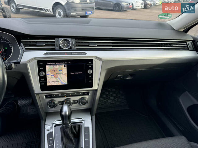 Серый Фольксваген Пассат, объемом двигателя 1.97 л и пробегом 207 тыс. км за 17300 $, фото 71 на Automoto.ua