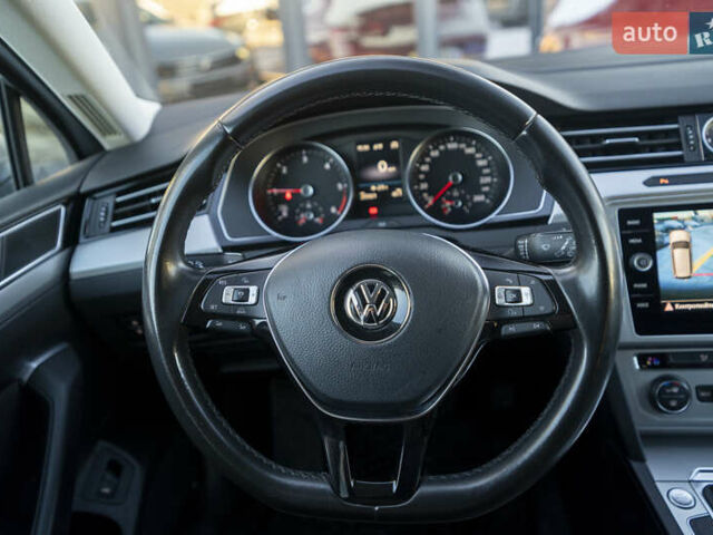 Сірий Фольксваген Пассат, об'ємом двигуна 1.6 л та пробігом 205 тис. км за 13600 $, фото 24 на Automoto.ua