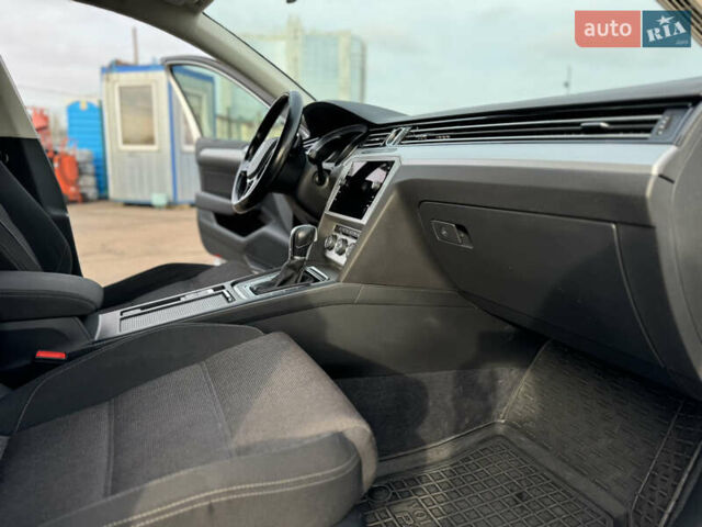 Серый Фольксваген Пассат, объемом двигателя 1.97 л и пробегом 207 тыс. км за 17300 $, фото 76 на Automoto.ua