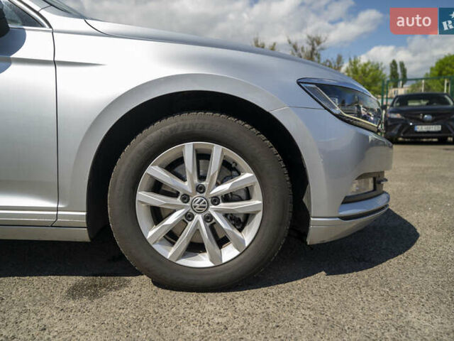 Сірий Фольксваген Пассат, об'ємом двигуна 1.6 л та пробігом 205 тис. км за 13600 $, фото 5 на Automoto.ua