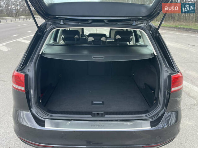 Сірий Фольксваген Пассат, об'ємом двигуна 2 л та пробігом 197 тис. км за 15999 $, фото 29 на Automoto.ua