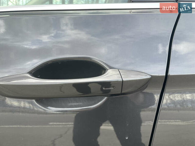 Сірий Фольксваген Пассат, об'ємом двигуна 2 л та пробігом 197 тис. км за 15999 $, фото 33 на Automoto.ua