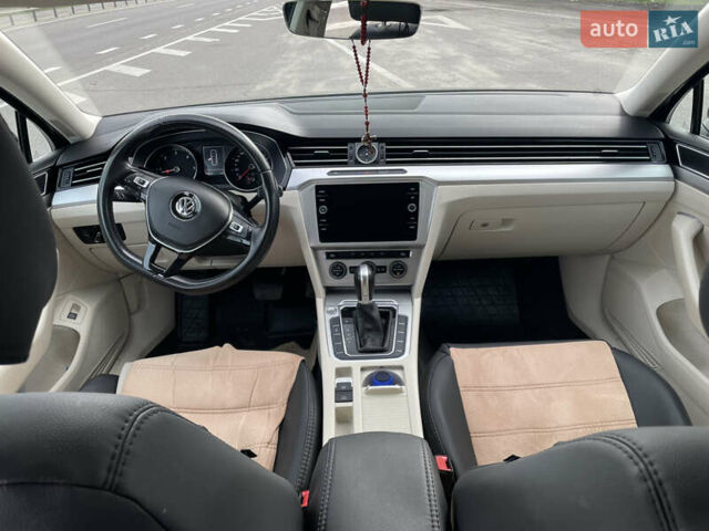 Сірий Фольксваген Пассат, об'ємом двигуна 2 л та пробігом 197 тис. км за 15999 $, фото 32 на Automoto.ua