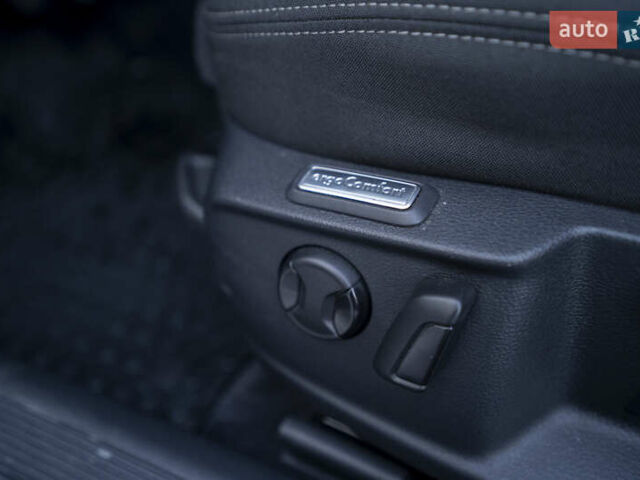 Сірий Фольксваген Пассат, об'ємом двигуна 1.6 л та пробігом 205 тис. км за 13600 $, фото 17 на Automoto.ua