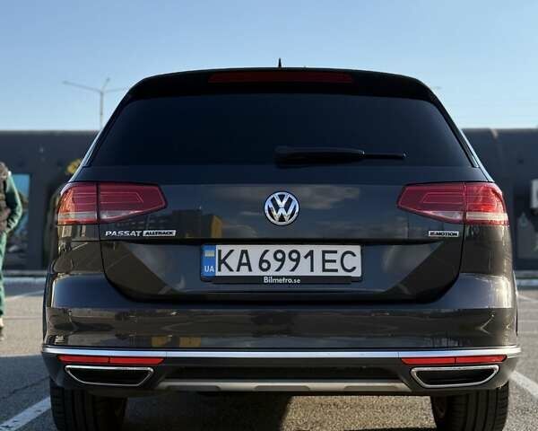 Фольксваген Пассат 2018 в Киеве на Automoto.ua Серый Фольксваген Пассат, объемом двигателя 1.97 л и пробегом 287 тыс. км за 19300 $, фото 4 на Automoto.ua