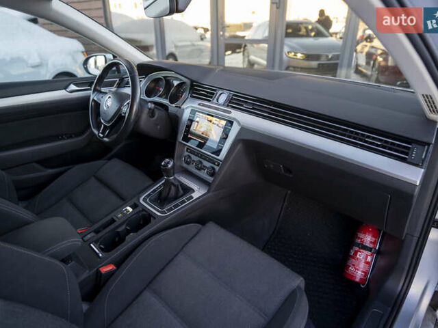 Сірий Фольксваген Пассат, об'ємом двигуна 1.6 л та пробігом 205 тис. км за 13600 $, фото 30 на Automoto.ua